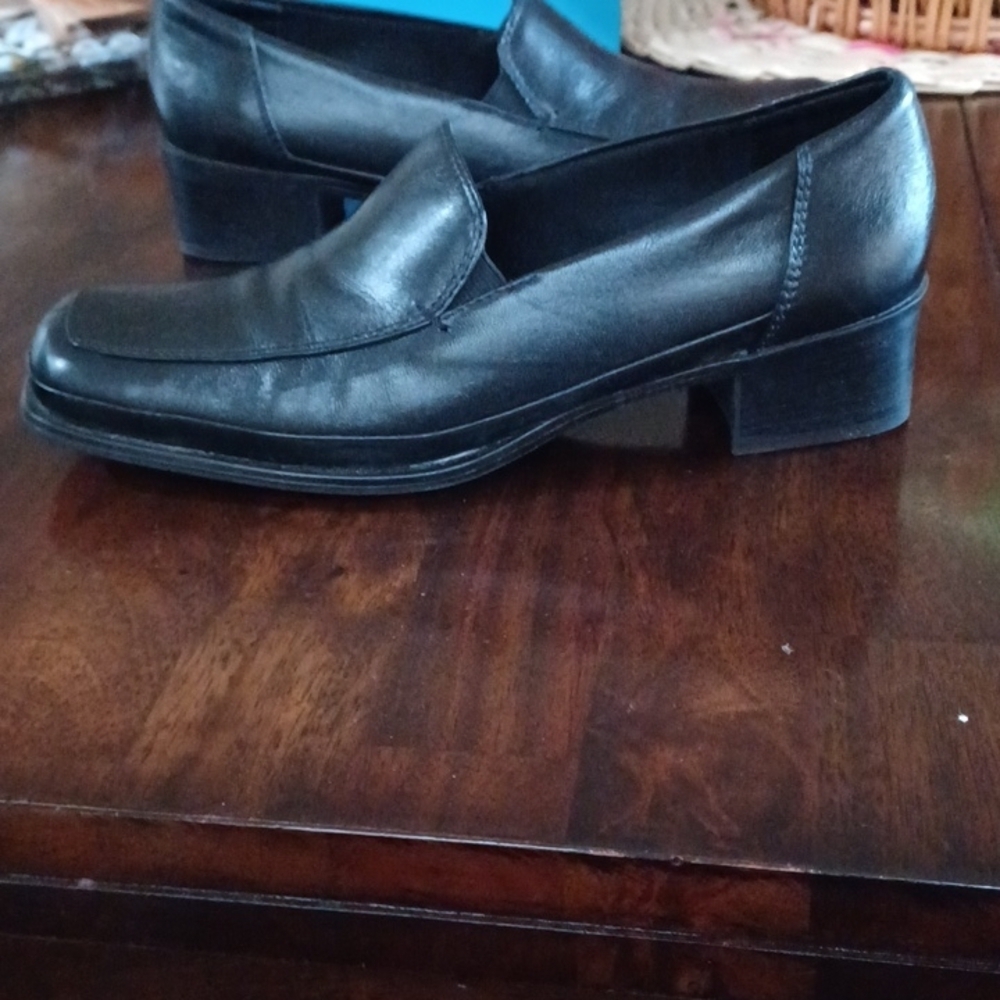 - Liz Claiborne woman's  shoes